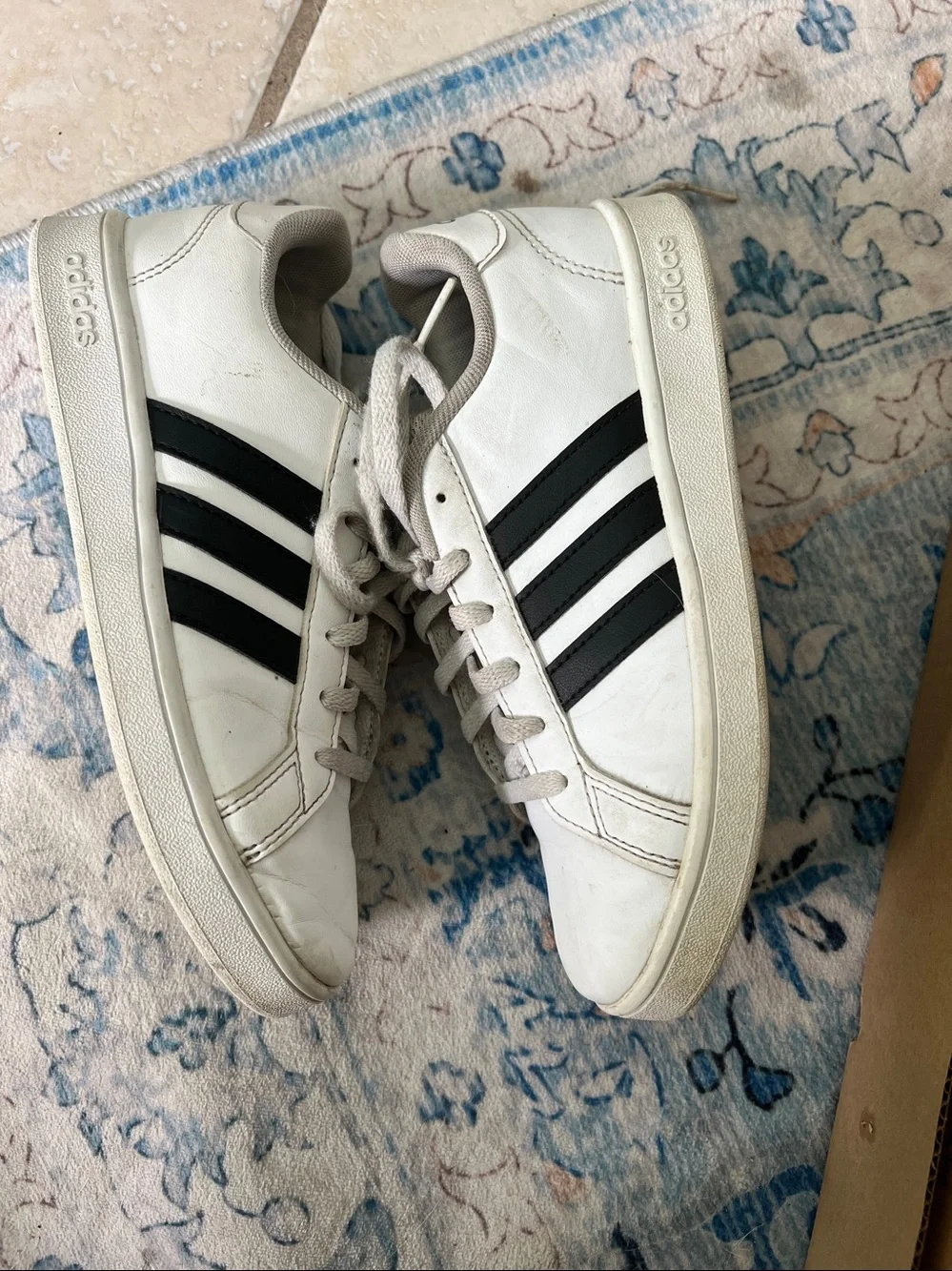 adidas Kids White Sneakers with Black Stripes size 3